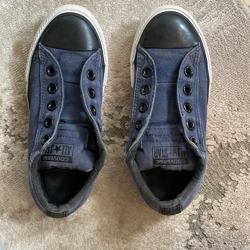 Boys/girls unisex Distressed Denim Converse Slip-on Sneakers Size 13